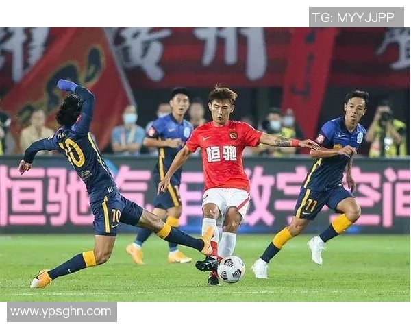 南京足球队选拔赛精彩点评团队配合默契展现出色竞技状态