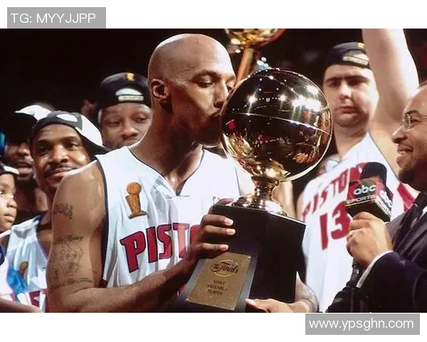 混成足球明星的逆袭之路从草根到巅峰的传奇人生 混成足球明星的逆袭之路从草根到巅峰的传奇人生